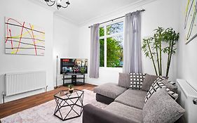 Luxury Apartment - High-Speed Wifi - Free Netflix - Wolverhampton 7Pc